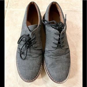 Cool Tucker and Tate heathered gray lace up shoes!